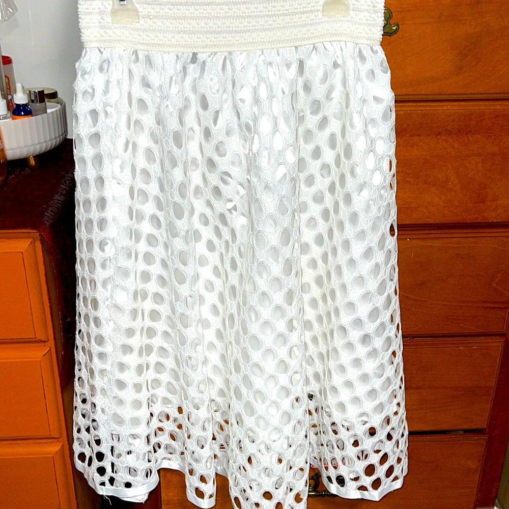 White colored skirt with stretchy waist band.